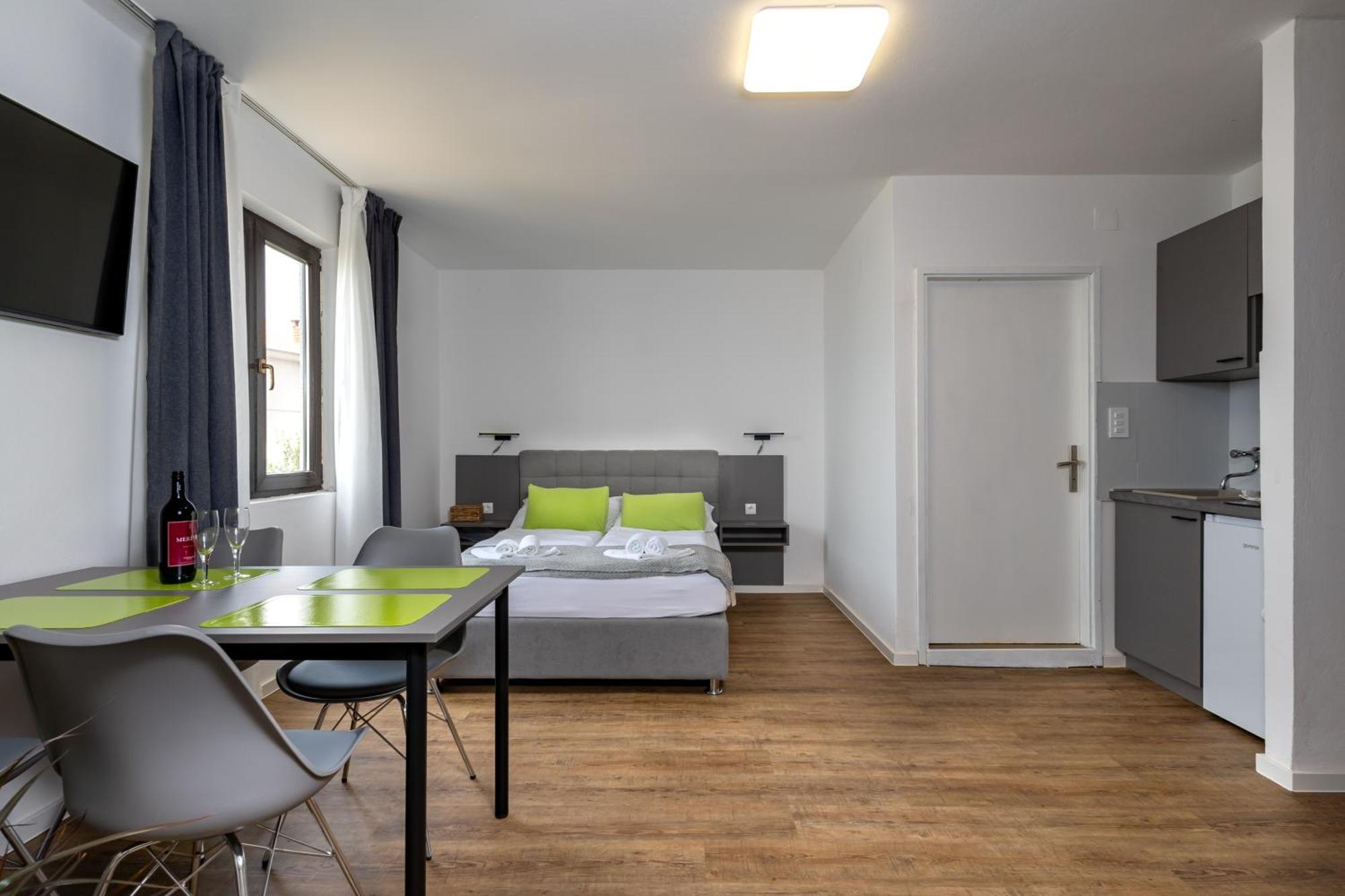Apartments Dida Sime Starigrad Paklenica Exterior foto